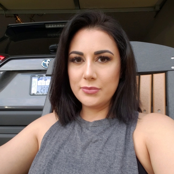 Meet your Posher, Ryela - Picture 2 of 2